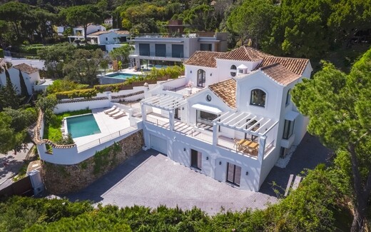 VILLA A MADROÑAL CON VISTAS AL MAR, Benahavís