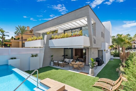 BANUS BAY ADOSADA, Марбелья